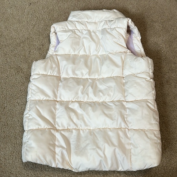 Old Navy Unisex Water-Resistant Frost Free Puffer Vest - Picture 4 of 9